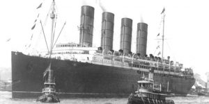Die Lusitania trifft am Ende ihrer Jungfernfahrt am 13. September 1907 in New York ein